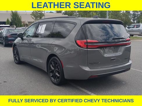 Used 2025 Chrysler Pacifica Limited FWD image 9