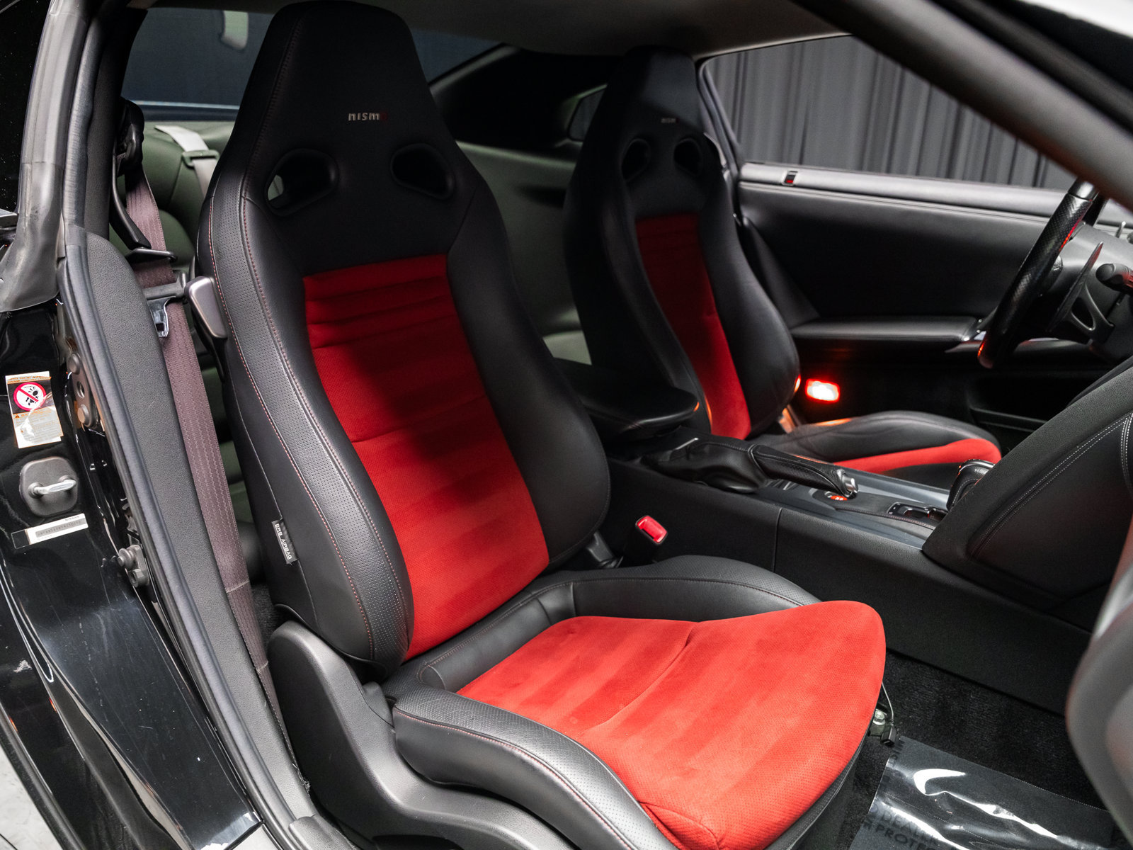 Used 2009 Nissan GT-R Premium AWD/4WD image 2