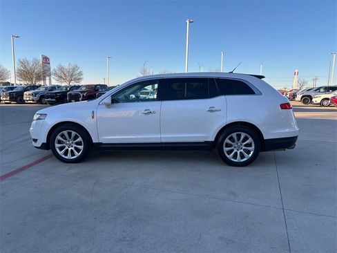 Used 2018 Lincoln MKT AWD w/ Technology Package image 3