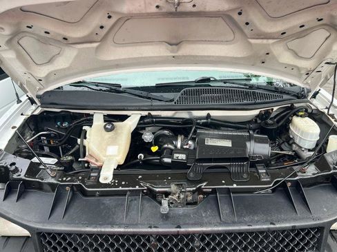 Used 2013 Chevrolet Express 2500 RWD image 19