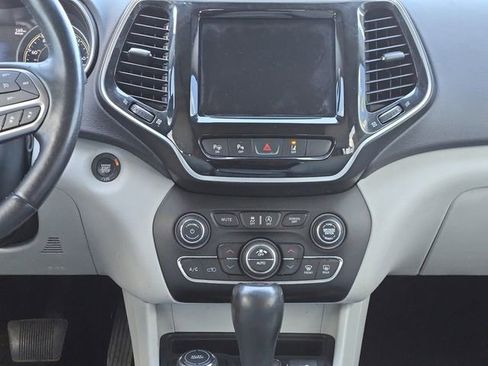 Used 2019 Jeep Cherokee Limited w/ Technology Group image 19