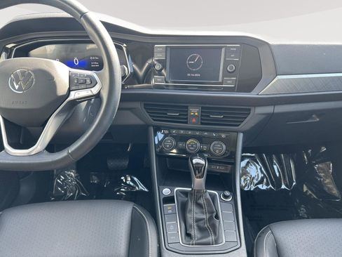 Used 2024 Volkswagen Jetta SE w/ Panoramic Sunroof Package FWD image 11