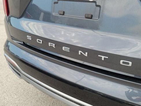 Used 2022 Kia Sorento S w/ Panoramic Sunroof Package FWD image 6