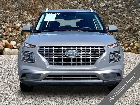 Used 2020 Hyundai Venue SEL FWD image 3