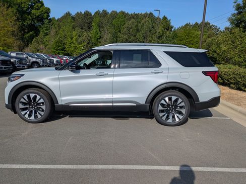 New 2026 Ford Explorer Platinum image 7