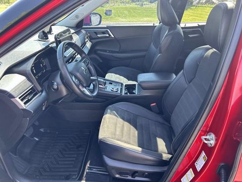 Used 2024 Mitsubishi Outlander SE Black Edition AWD/4WD image 23