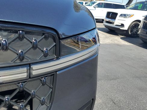 Used 2025 Lincoln Navigator L Reserve w/ Jet Appearance Package image 3