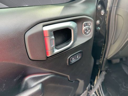 Used 2022 Jeep Gladiator Mojave w/ Cold Weather Group image 12