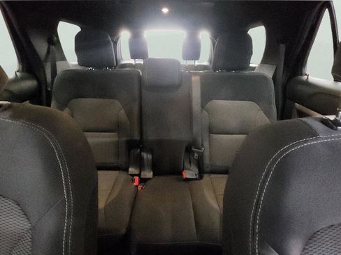 Used 2017 Ford Explorer XLT w/ Equipment Group 201A image 9