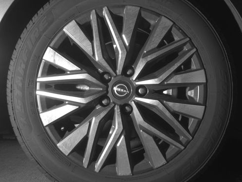 Used 2025 Nissan Altima 2.5 SV FWD image 13