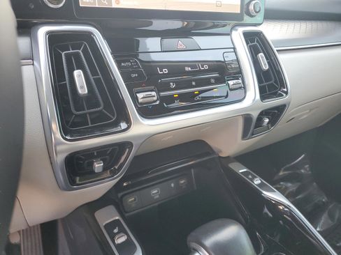 Certified 2022 Kia Sorento SX image 22