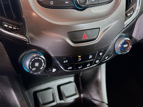 Used 2018 Chevrolet Cruze LT w/ Convenience Package image 22