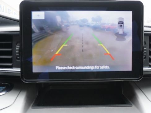 Used 2022 Ford Explorer XLT w/ Equipment Group 202A image 9