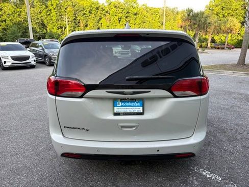 Used 2019 Chrysler Pacifica Touring Plus FWD image 4