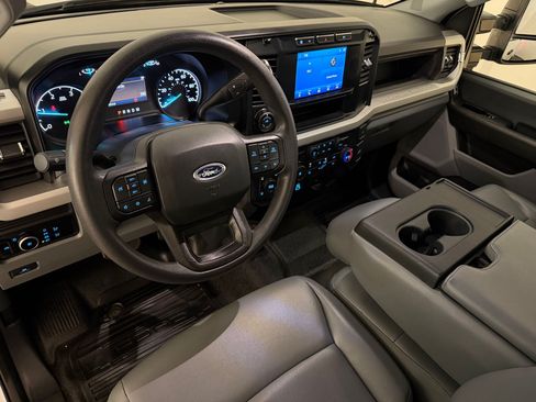 Used 2023 Ford F350 XL w/ 360-Degree Camera Package AWD/4WD image 4