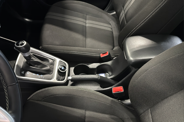 Certified 2024 Hyundai Venue SEL FWD image 19