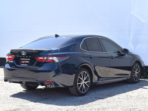 Used 2021 Toyota Camry SE FWD image 5