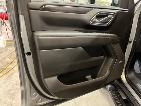 Used 2024 Chevrolet Tahoe Z71 w/ Luxury Package AWD/4WD image 12