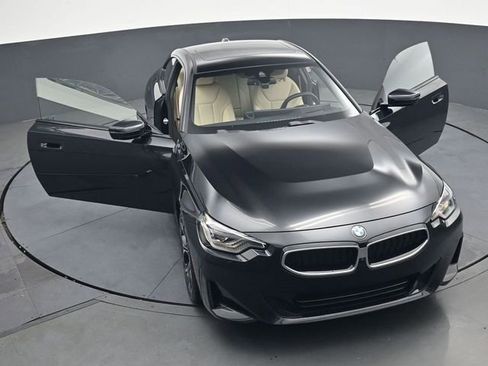 Used 2025 BMW 230i Coupe w/ Premium Package RWD image 39