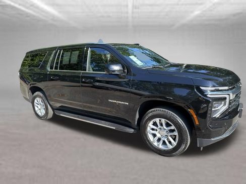 Used 2025 Chevrolet Suburban LT AWD/4WD image 8