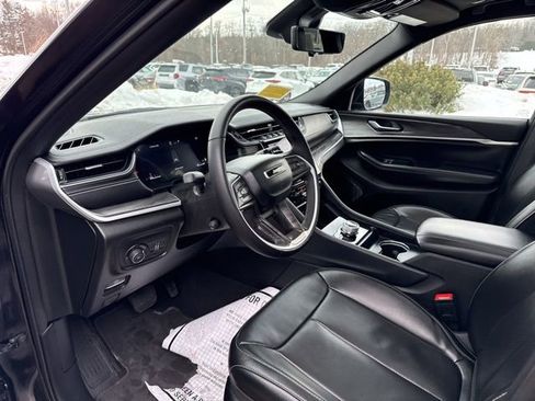 Used 2024 Jeep Grand Cherokee L Limited w/ Luxury Tech Group II image 23