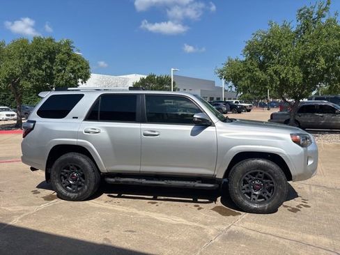 Used 2022 Toyota 4Runner SR5 Premium w/ Moonroof Package AWD/4WD image 4