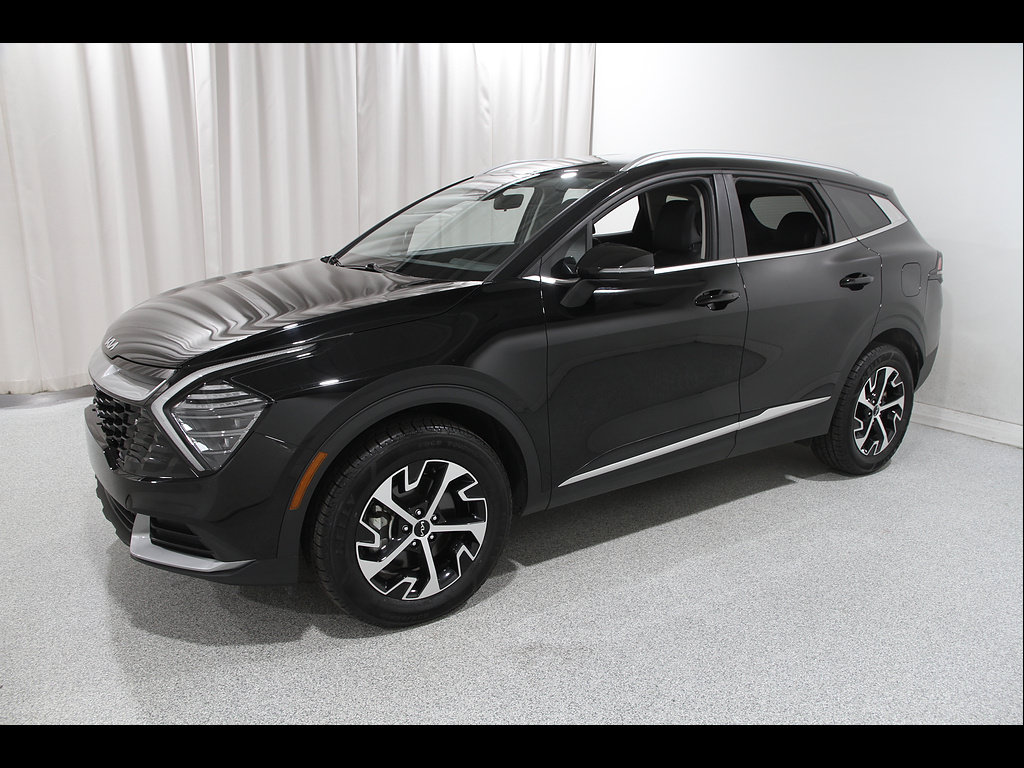 Used 2025 Kia Sportage EX AWD/4WD image 3