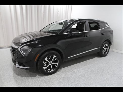 Used 2025 Kia Sportage EX AWD/4WD image 3