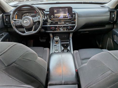 Used 2024 Nissan Pathfinder SV w/ SV Premium Package image 18