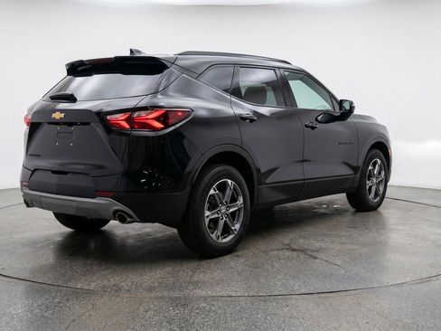 Used 2025 Chevrolet Blazer LT FWD image 9