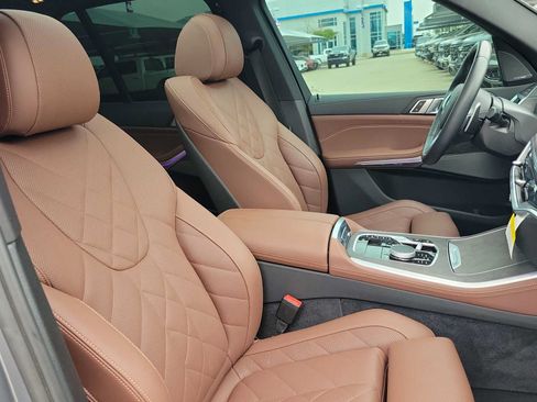 Used 2025 BMW X5 xDrive40i w/ M Sport Package AWD/4WD image 18