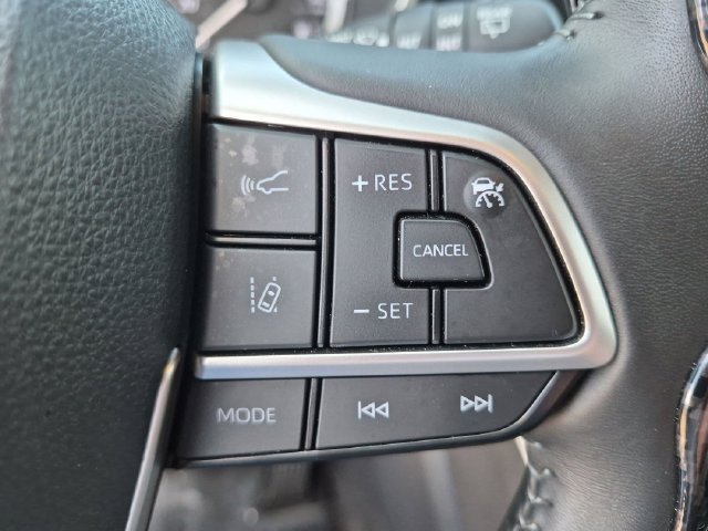 Used 2024 Toyota Highlander XLE AWD/4WD image 17
