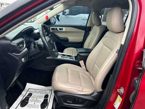Used 2020 Ford Explorer XLT w/ Equipment Group 202A RWD image 11