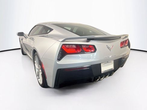 Used 2019 Chevrolet Corvette Stingray Coupe RWD image 3
