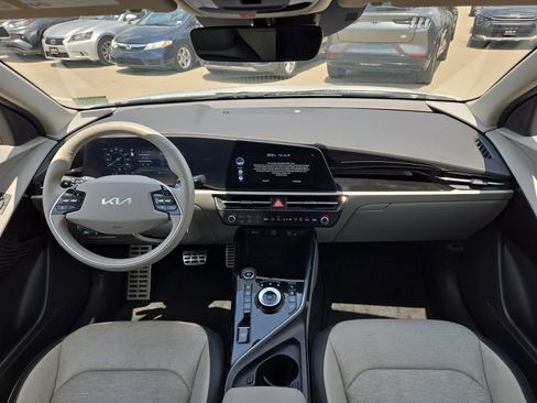Certified 2023 Kia Niro Wave w/ Wave Preserve Package FWD image 12