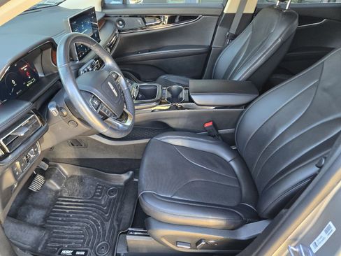 Used 2022 Lincoln Nautilus Reserve w/ Luxury Package image 13