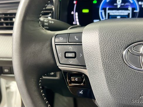 Used 2025 Toyota Camry SE w/ Convenience Package FWD image 18