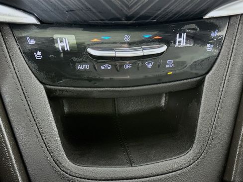 Used 2023 Cadillac XT6 Premium Luxury image 16