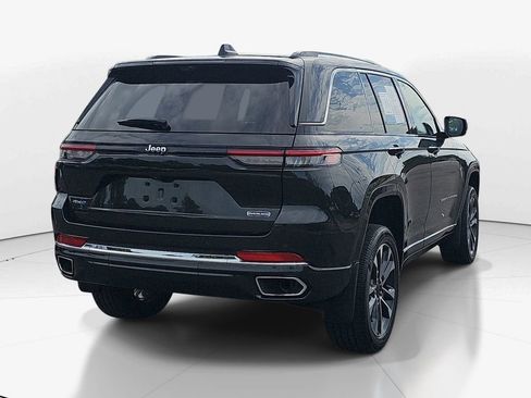 Used 2023 Jeep Grand Cherokee Overland w/ Luxury Tech Group IV AWD/4WD image 6