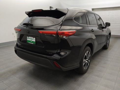 Used 2022 Toyota Highlander XLE FWD image 9