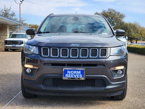 Used 2018 Jeep Compass Latitude w/ Popular Equipment Group FWD image 2