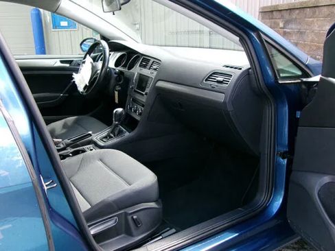 Used 2017 Volkswagen Golf SE FWD image 11
