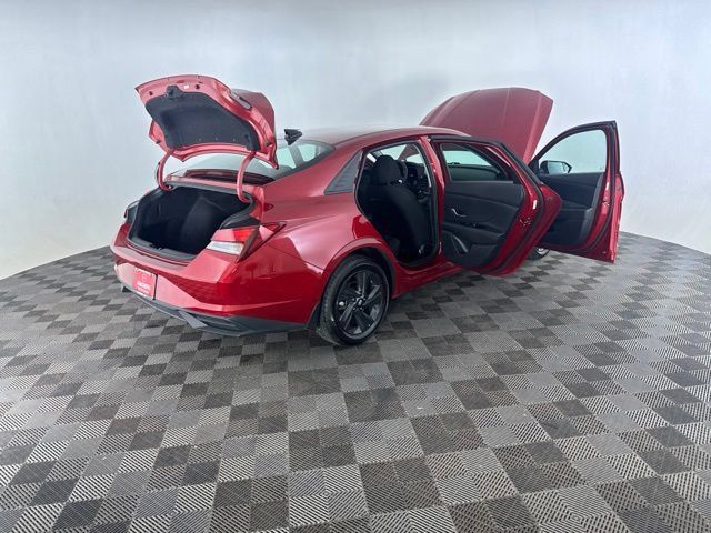 Used 2023 Hyundai Elantra SEL w/ Winter Weather Package FWD image 16