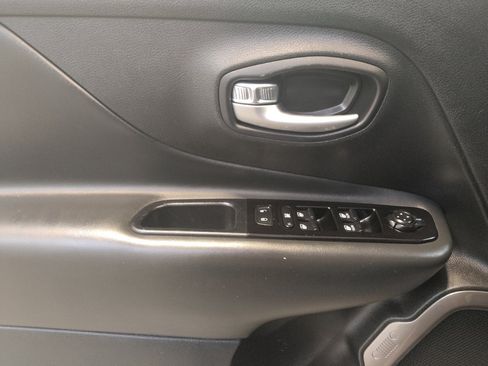 Used 2021 Jeep Renegade Limited AWD/4WD image 27