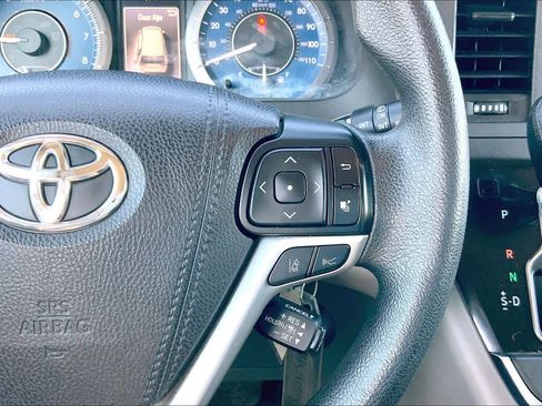 Used 2018 Toyota Sienna L image 23