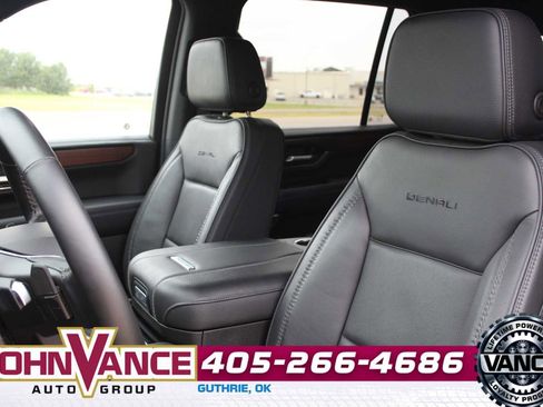 Used 2025 GMC Yukon Denali AWD/4WD image 25