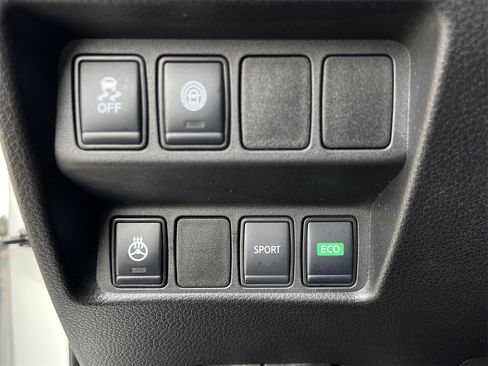 Certified 2021 Nissan Rogue Sport SV image 16