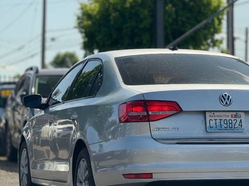Used 2015 Volkswagen Jetta SE FWD image 10