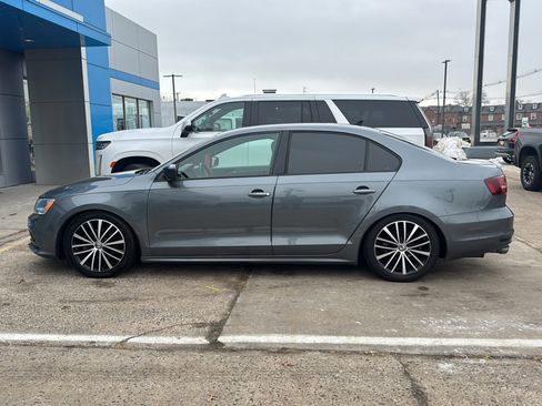 Used 2016 Volkswagen Jetta Sport image 8