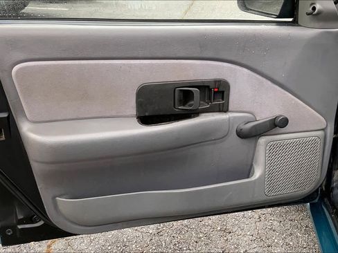 Used 1995 Saturn S-Series SL1 image 19